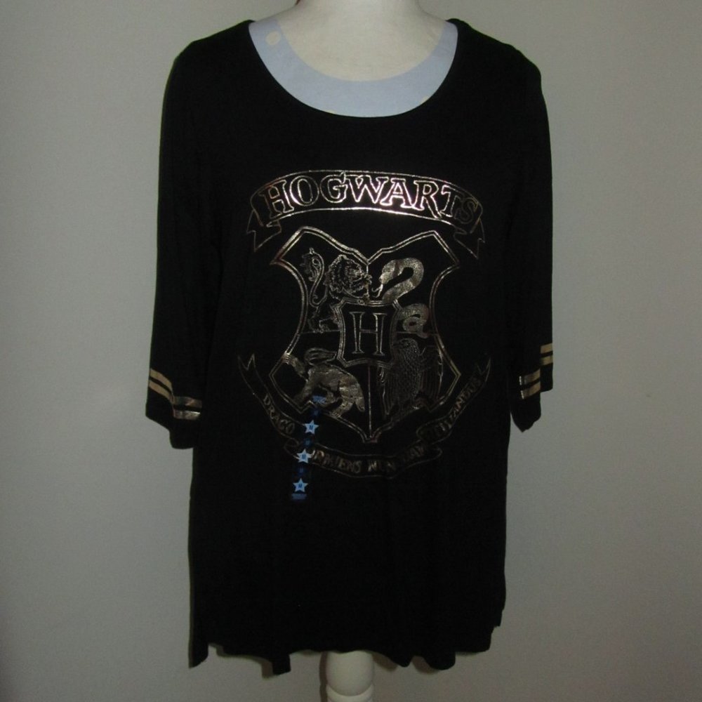Women's Harry Potter Hogwarts 1/2 Sleeve Top Size M NWOT.